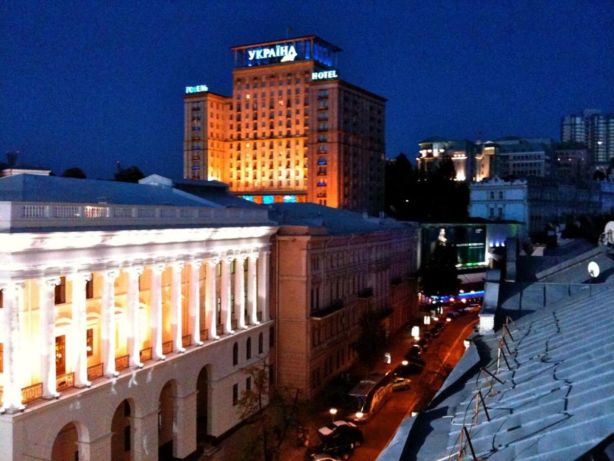 Independence Square - Khreschatyk. View On Independence Sq. Fountains Kyiv Exterior photo