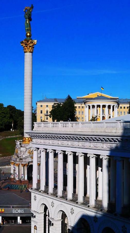 Independence Square - Khreschatyk. View On Independence Sq. Fountains Kyiv Exterior photo